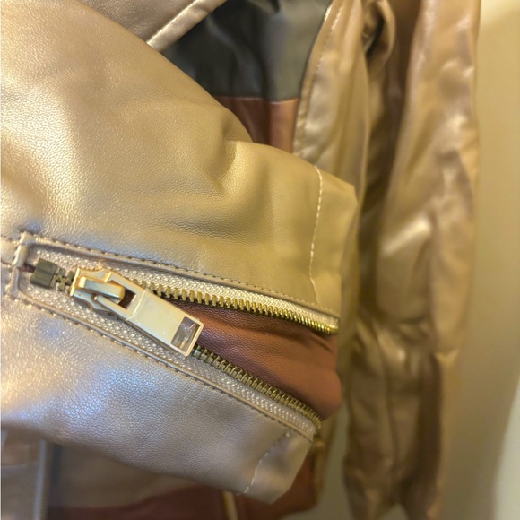 G.I.L.I Women's Gold Multi Colored Short Faux Leather Moto Jacket S NEW - Picture 4 of 6